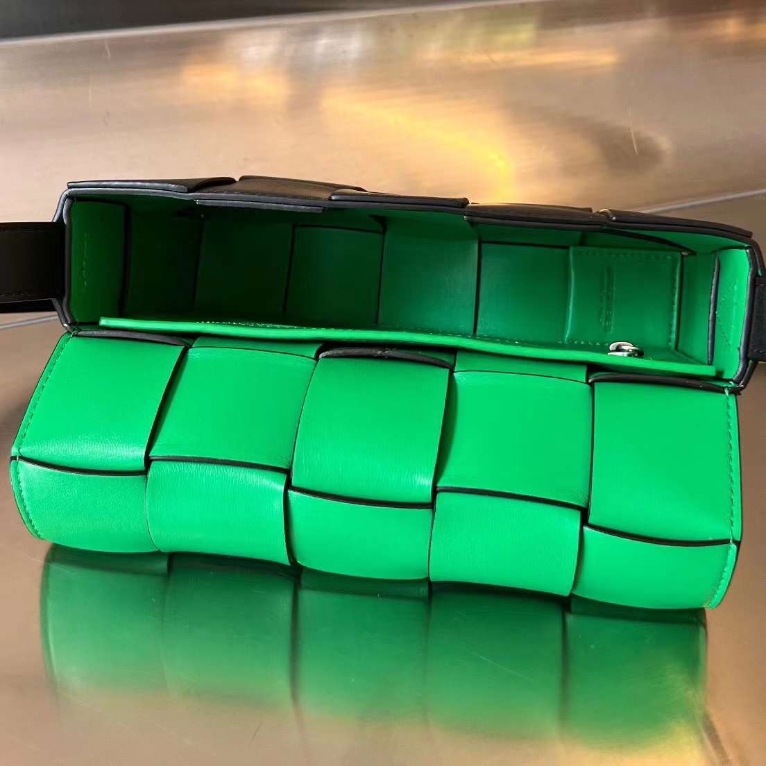 보테가 베네타 레더 카세트백