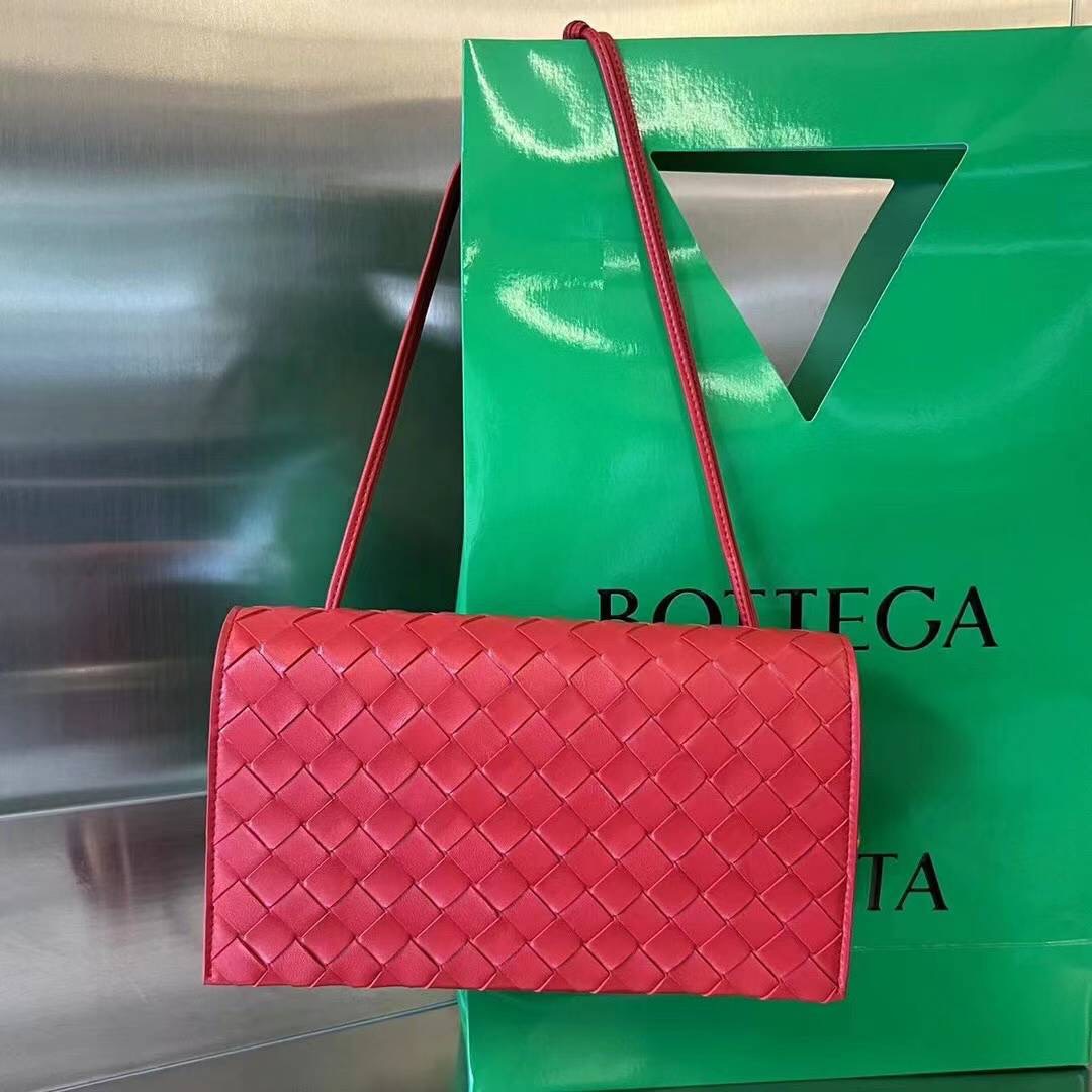 보테가 베네타 트리오 파우치 온 스트랩 (색상 3종)