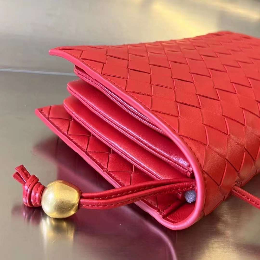 보테가 베네타 트리오 파우치 온 스트랩 (색상 3종)