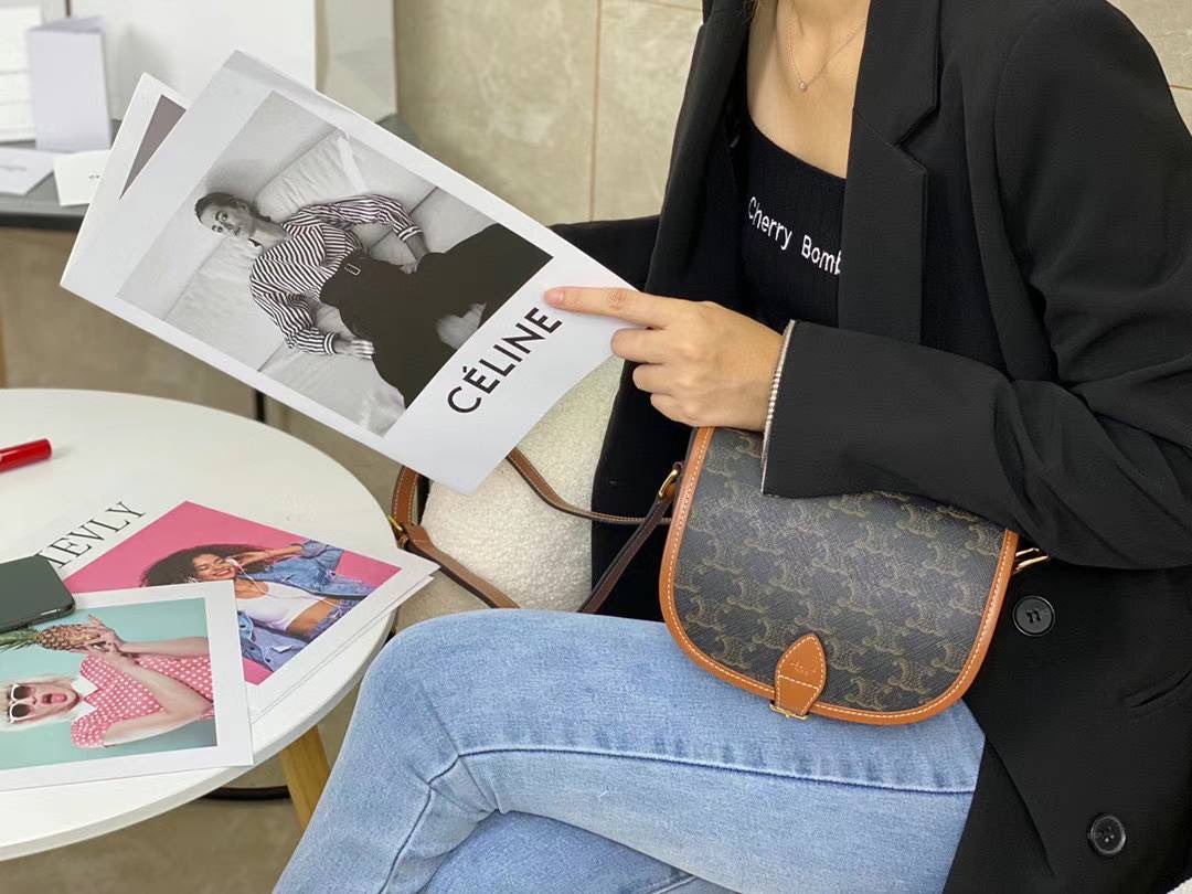 셀린느 트라이엄프 캔버스 폴코백