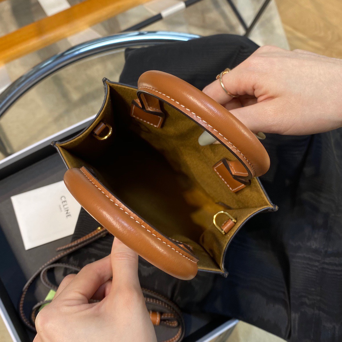 셀린느 미니 버티컬 카바스