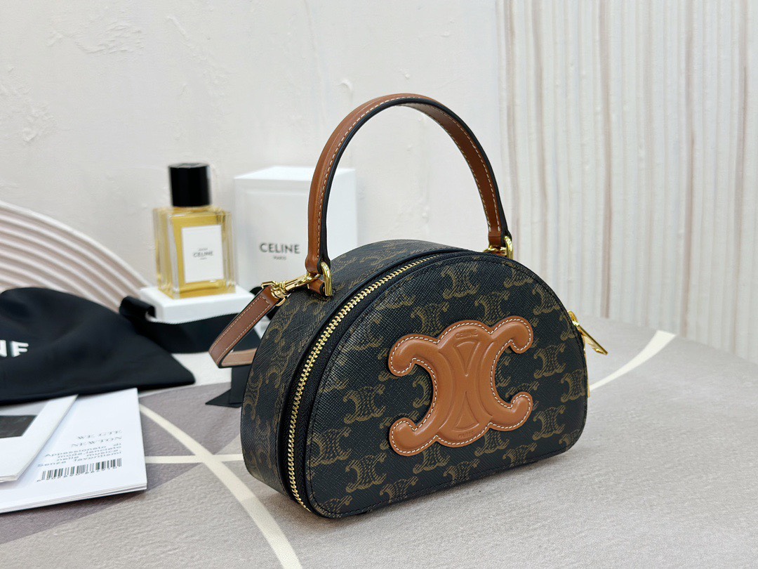 셀린느 HALF MOON CASE 미니백