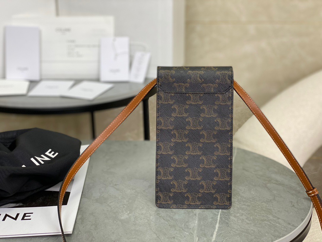 셀린느 TRIOMPHE CANVAS 핸드폰백