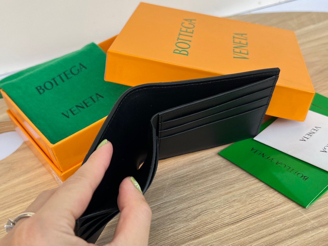 보테가 카세트 블랙 남성 반지갑