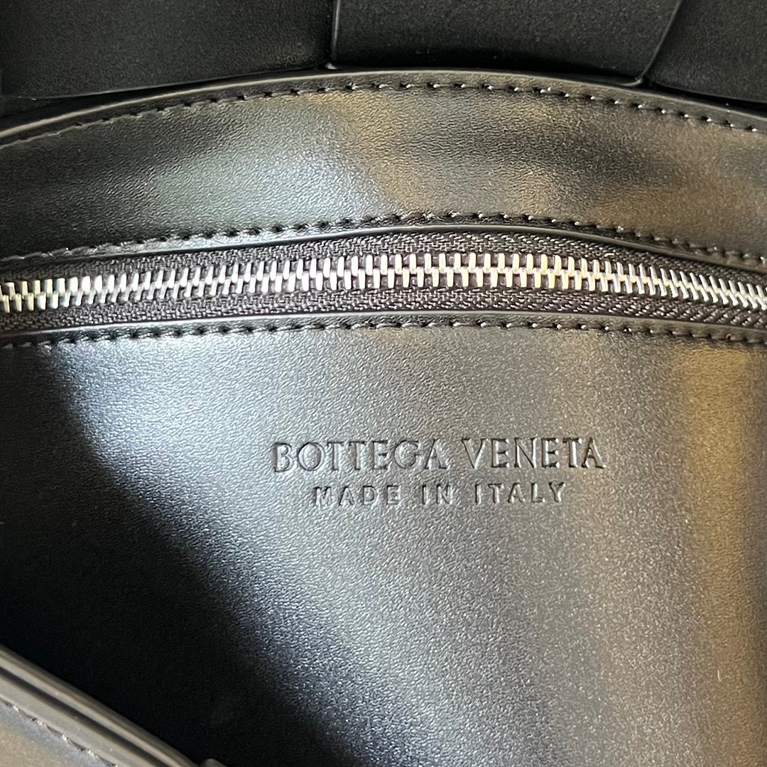 보테가 블랙 스피드 카세트 메신저백