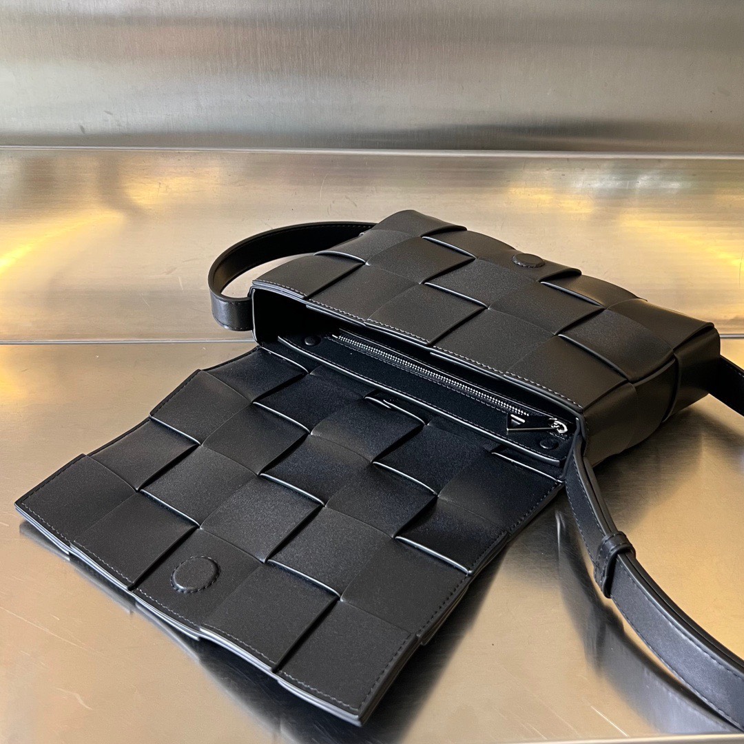 보테가 블랙 스피드 카세트 메신저백