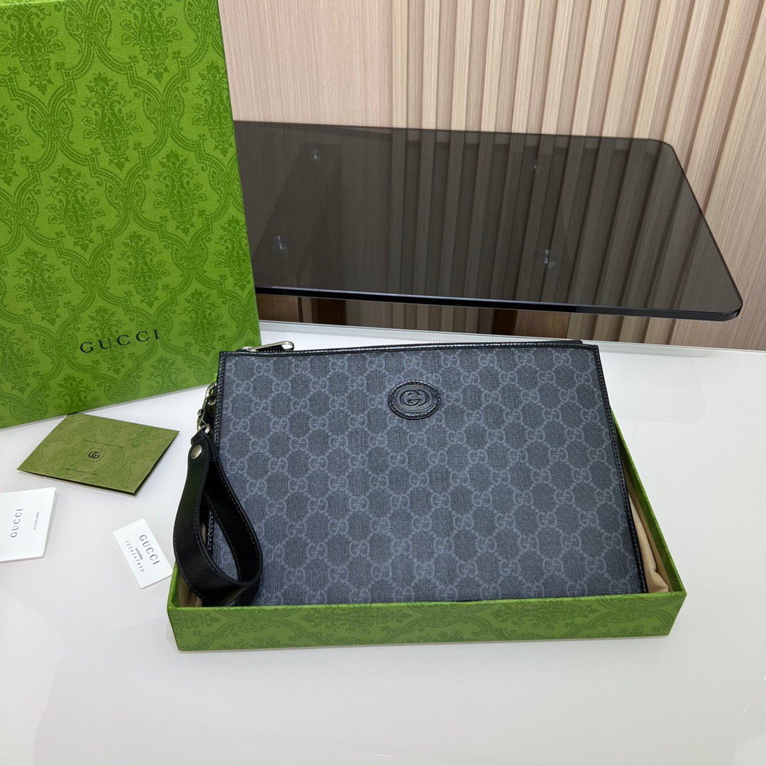 구찌 인터로킹 G 디테일 남성 파우치 (2컬러)