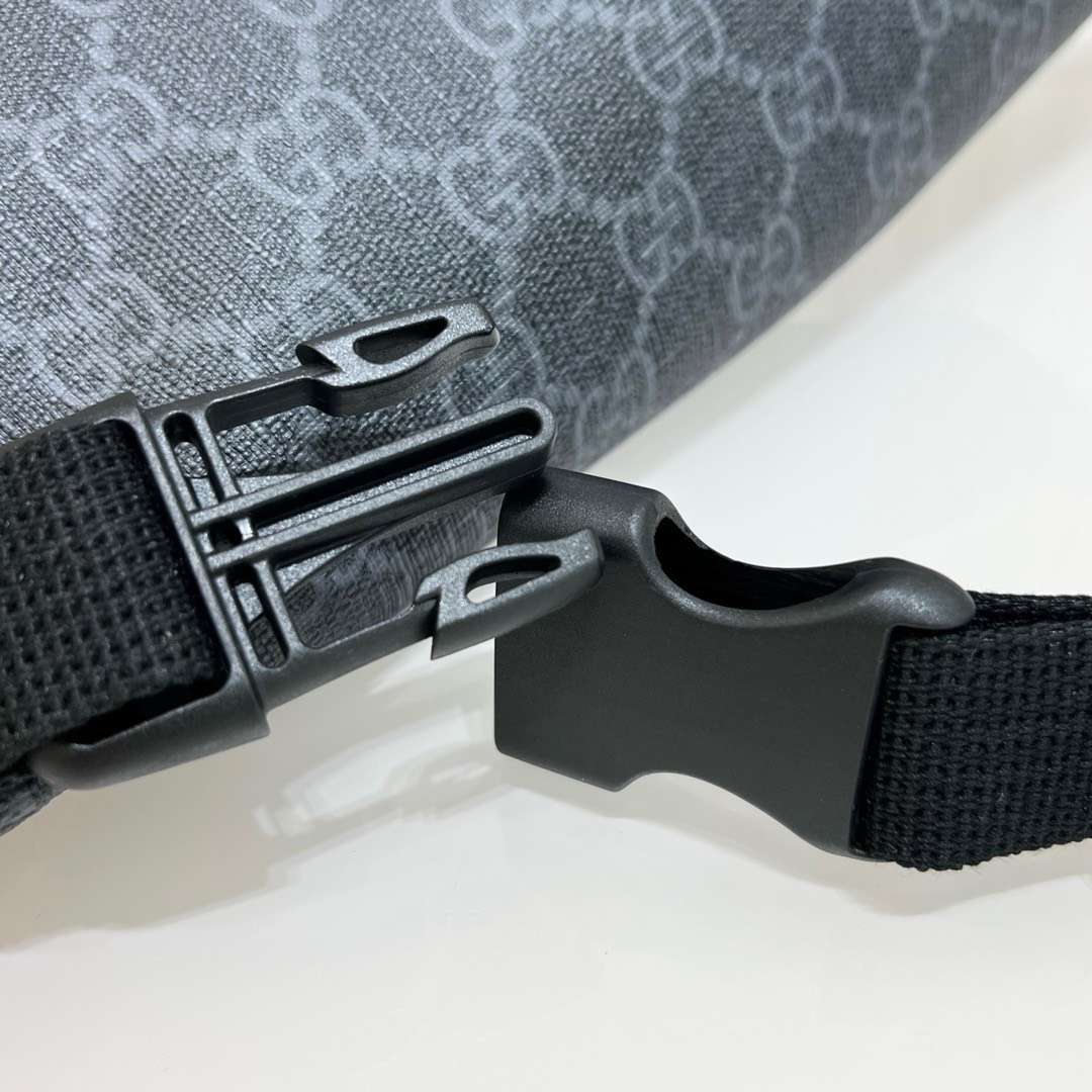 구찌 GG SUPREME 남성 허리백