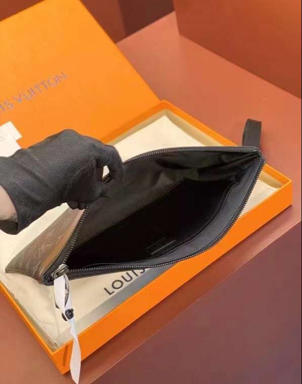 루이비통 포쉐트 투 고 모노그램 클러치