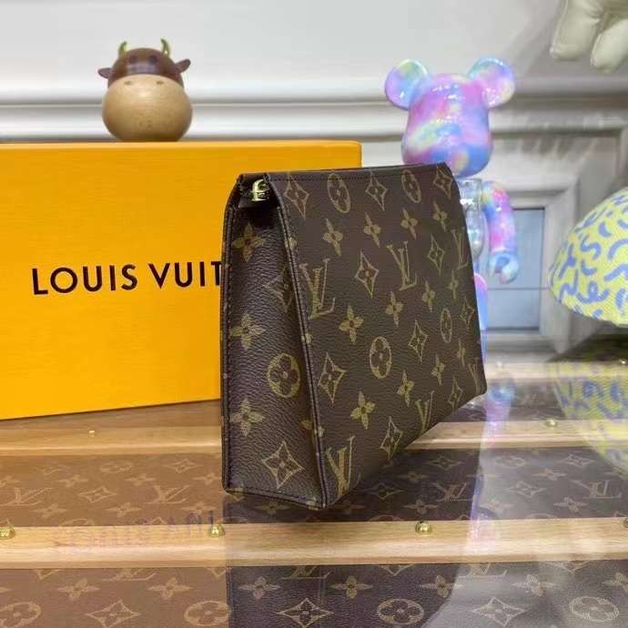 루이비통 포쉐트 토일렛 모노그램 클러치