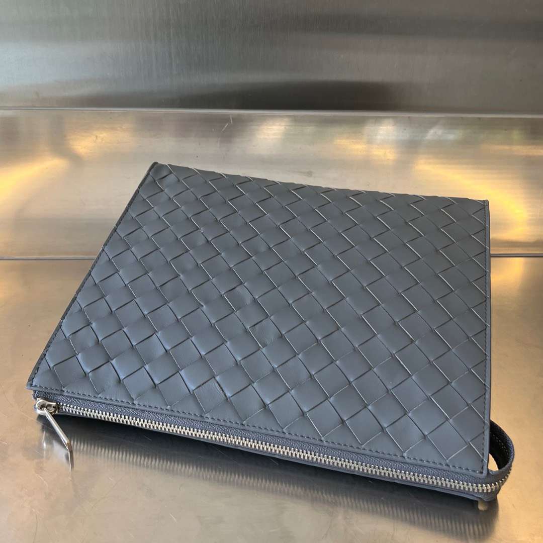 보테가 Intrecciato Leather 남성 파우치