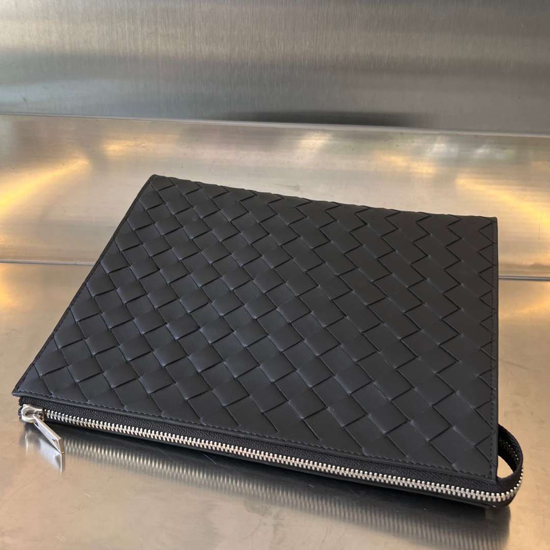보테가 Intrecciato Leather 남성 파우치