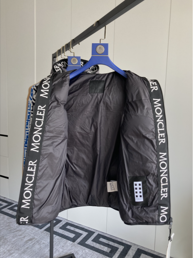 몽클레르 남자 조끼