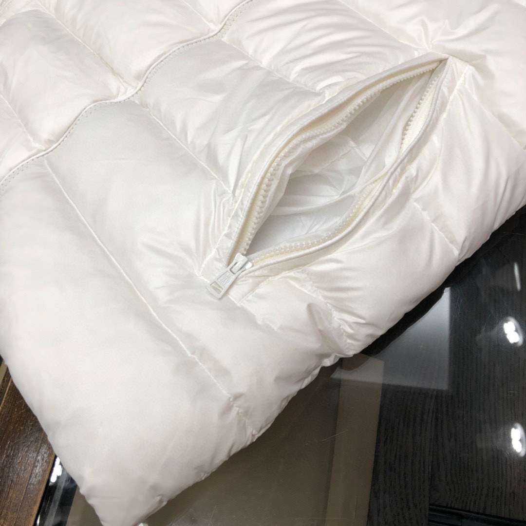 몽클레르 남여공용 조끼 화이트