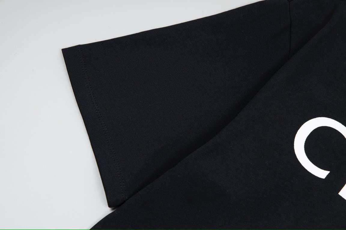 셀린느 옴므 로고 티셔츠 (2컬러)