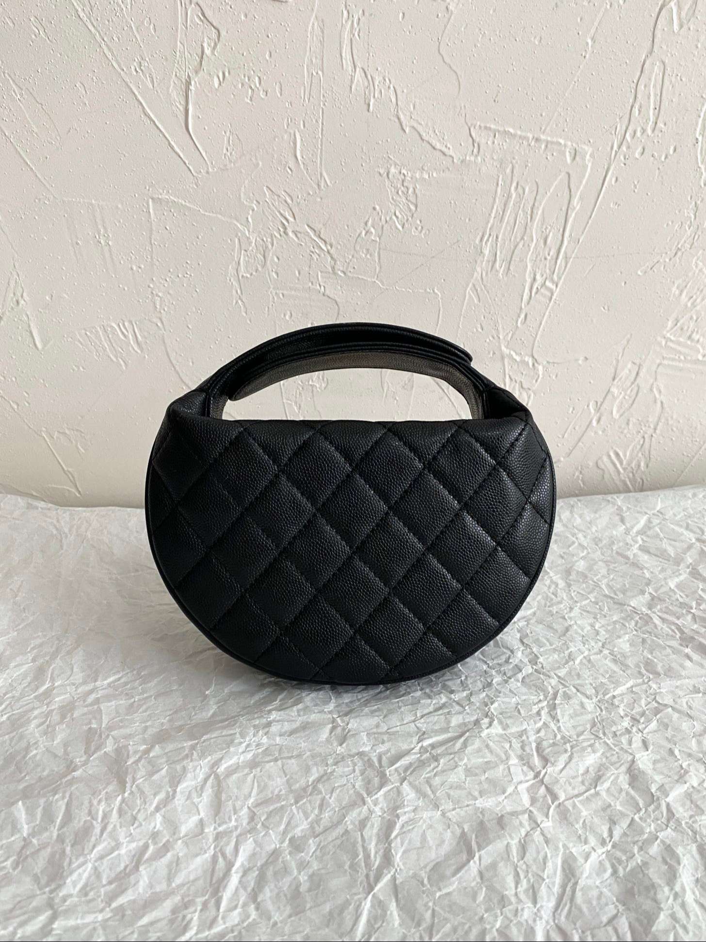 샤넬 23C Mini Pouch 여성 핸드백 (2컬러)