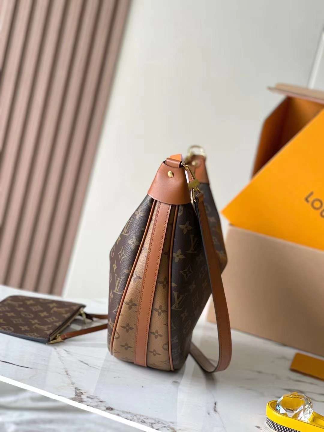 루이비통 BAGATELLE EMPREINTE 호보백