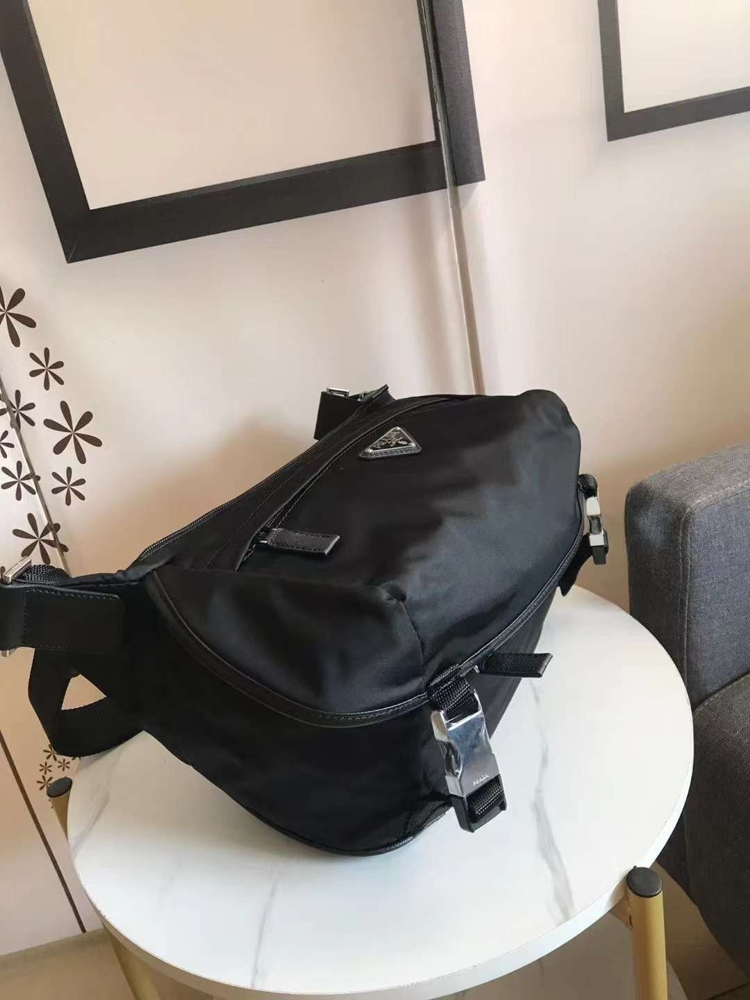 프라다 리나일론 및 사피아노 가죽 숄더백