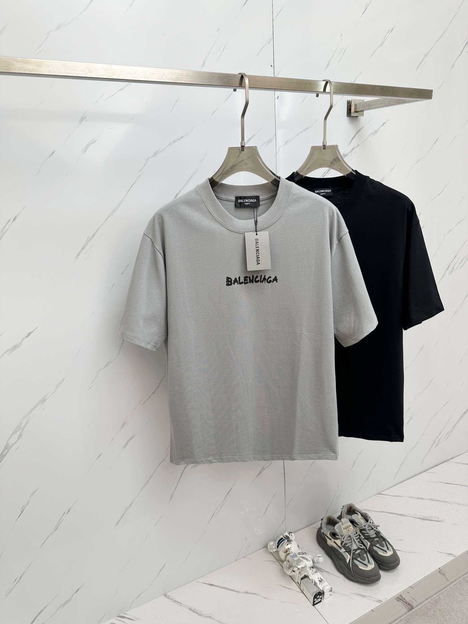 발렌시아가 베이직 남성 반팔티