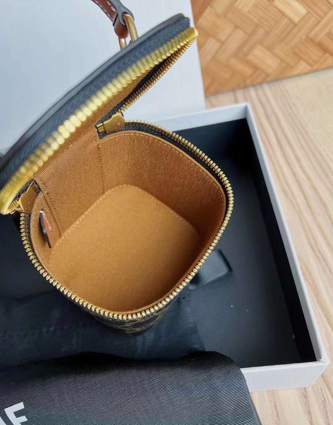 셀린느 미니 배니티 케이스 트리오페 여성 크로스백