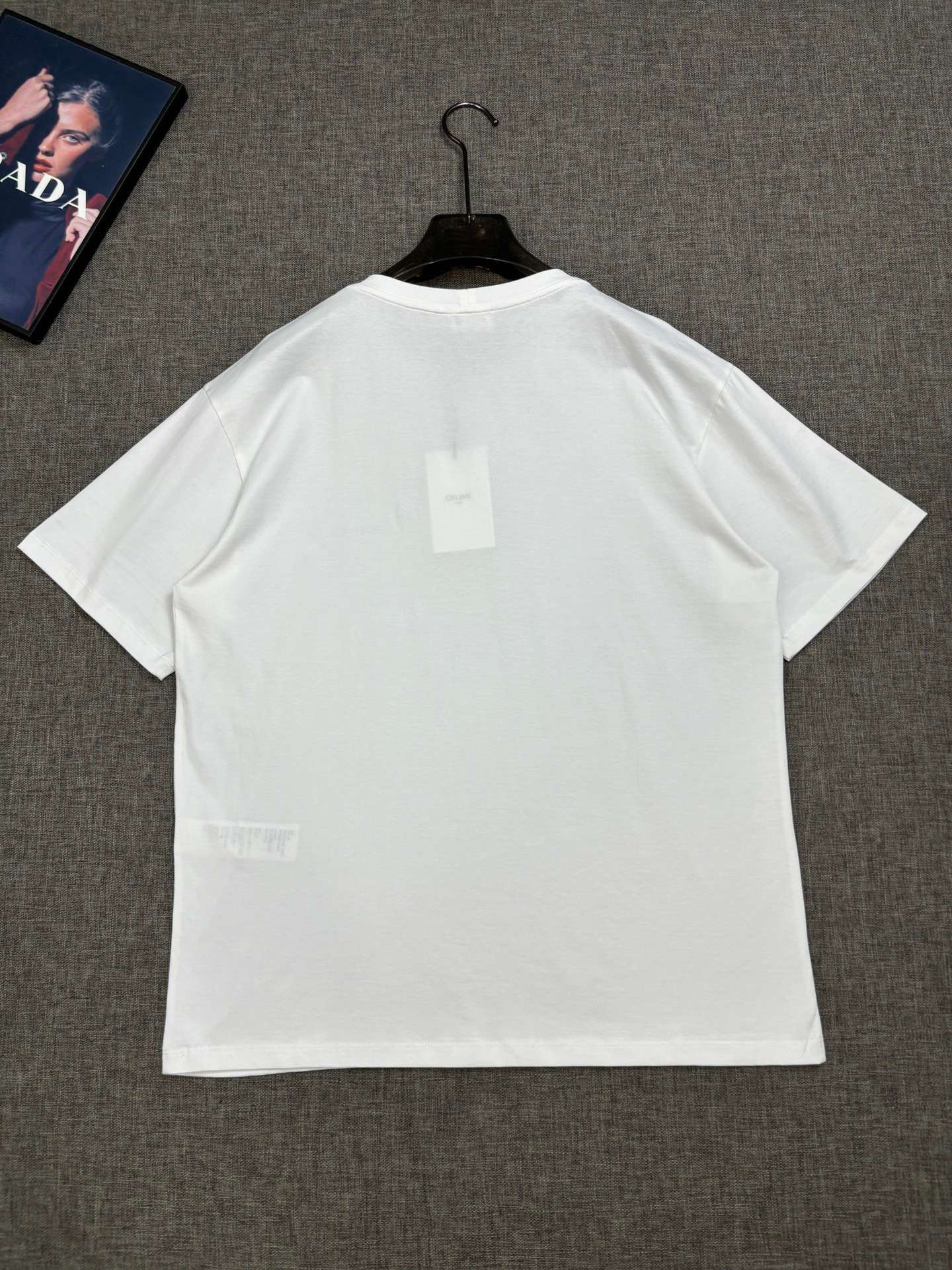 셀린느 가슴 클래식 작은 로고 남여공용 반팔티 (2컬러)