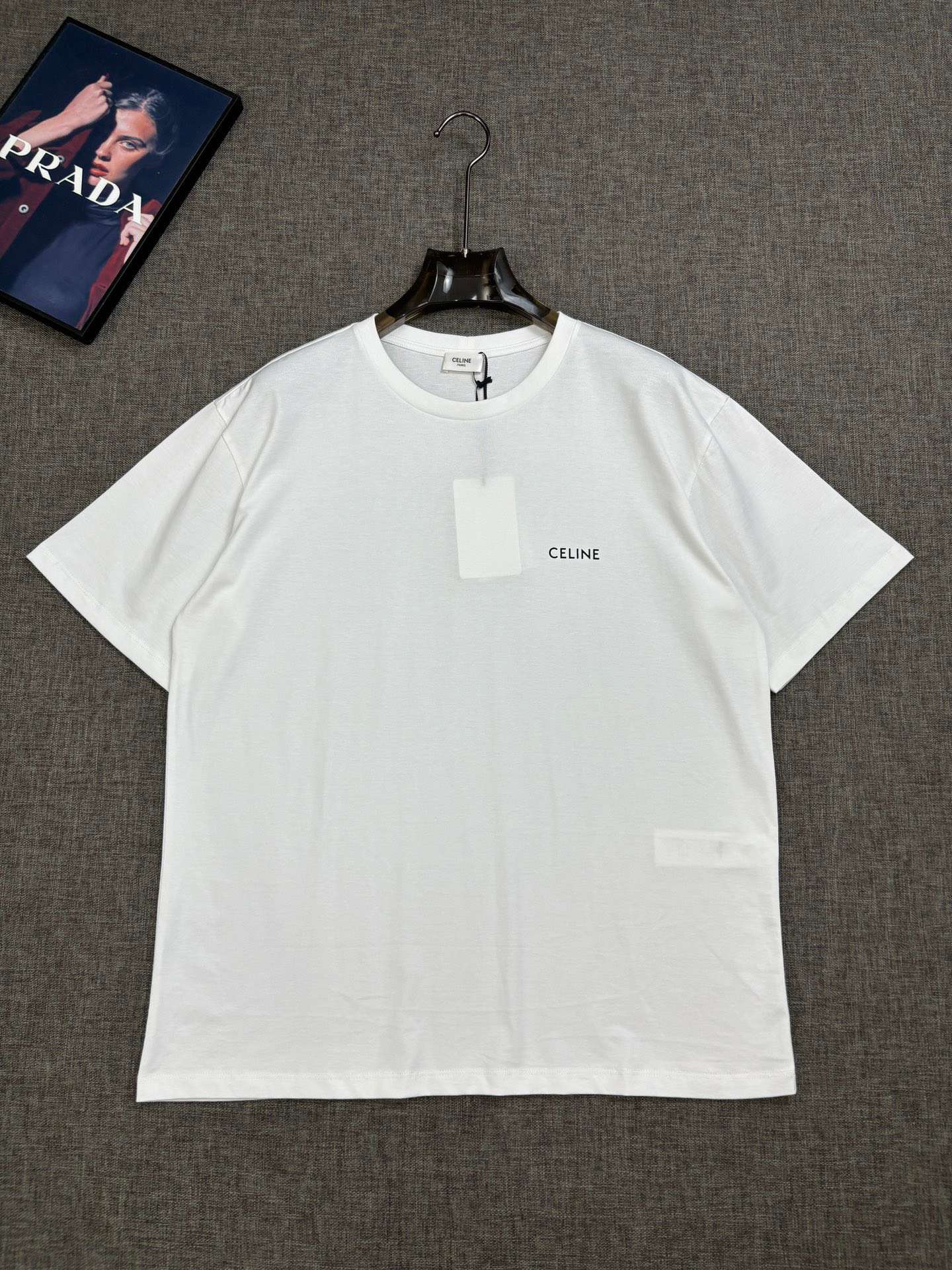 셀린느 가슴 클래식 작은 로고 남여공용 반팔티 (2컬러)