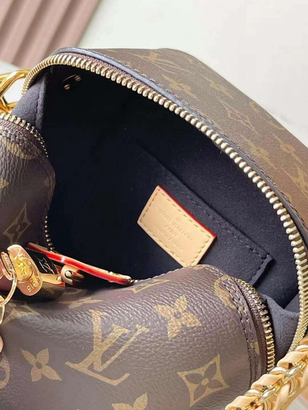 루이비통 저스트인케이스 박스 체인 여성 숄더백