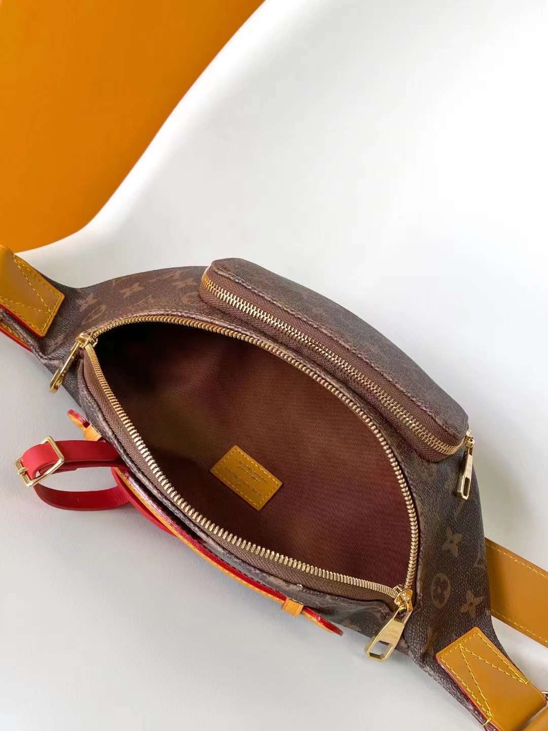 루이비통 MONOGRAM RUSH 남성 범백