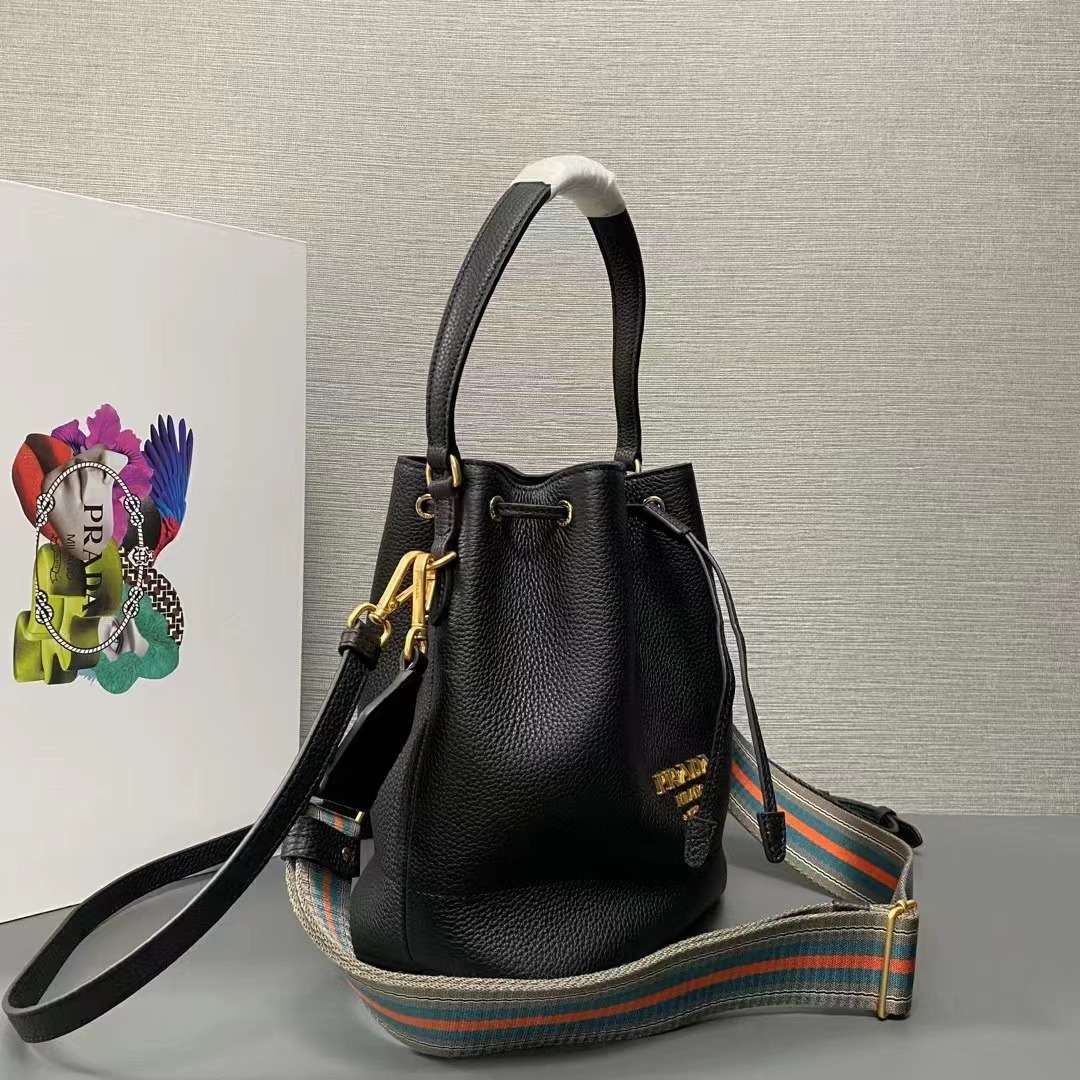 프라다 비텔로 피닉스 버킷백