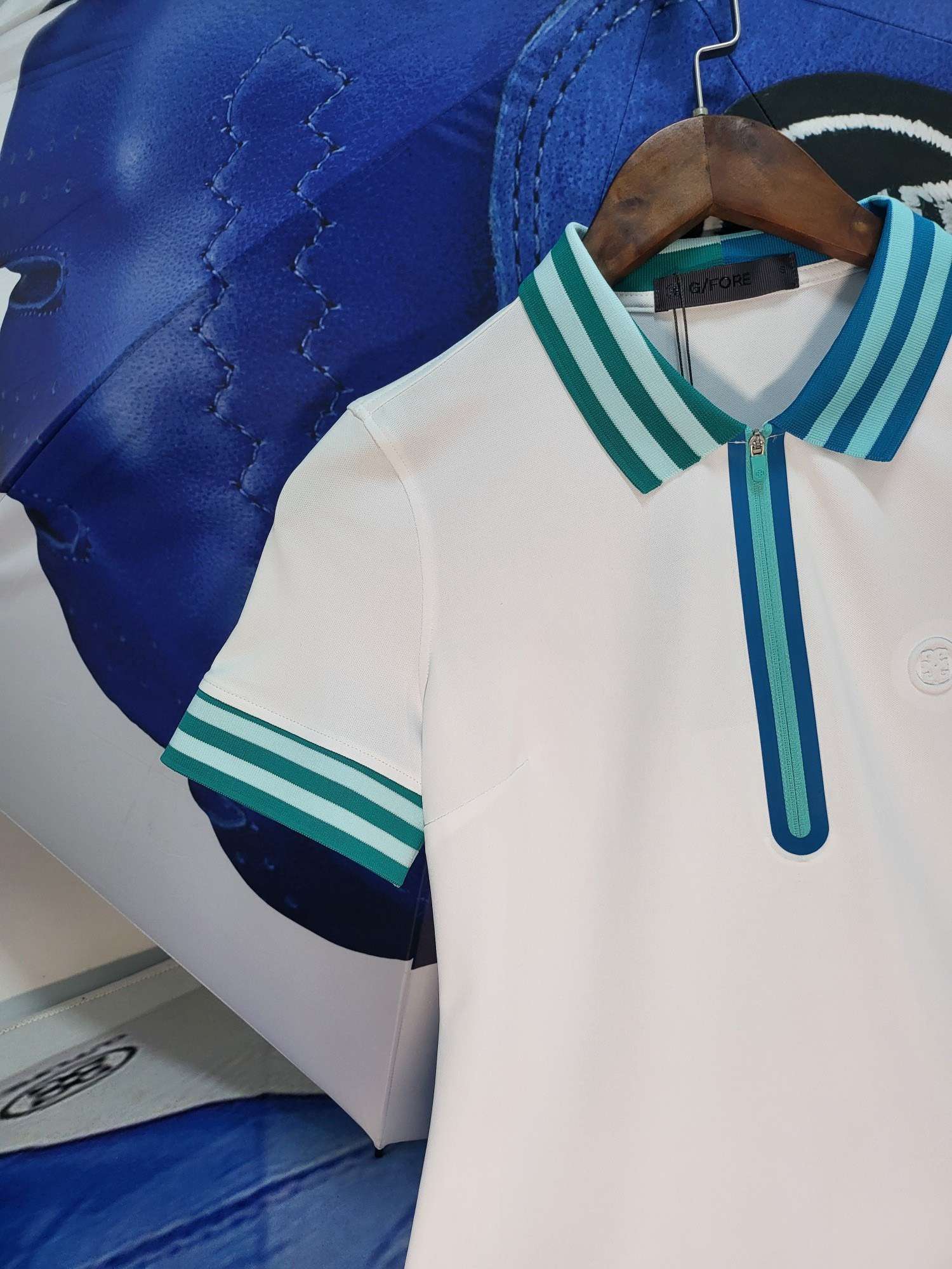 지포어 CONTRAST EMBOSSED LOGO 여성 골프 반팔티