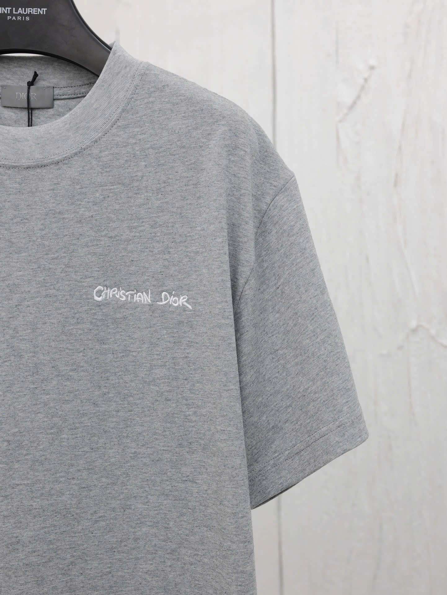 디올 DIOR 자수 남여공용 반팔티 (2컬러)