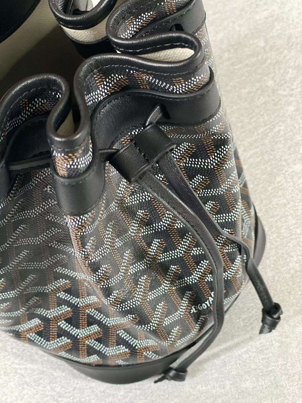 고야드 쁘띠플로 여성 버킷백