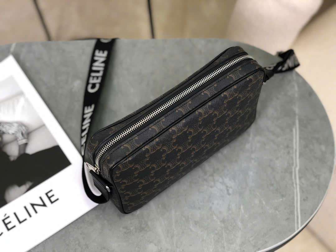 셀린느 트리오페 캔버스 미디엄 남성 가방