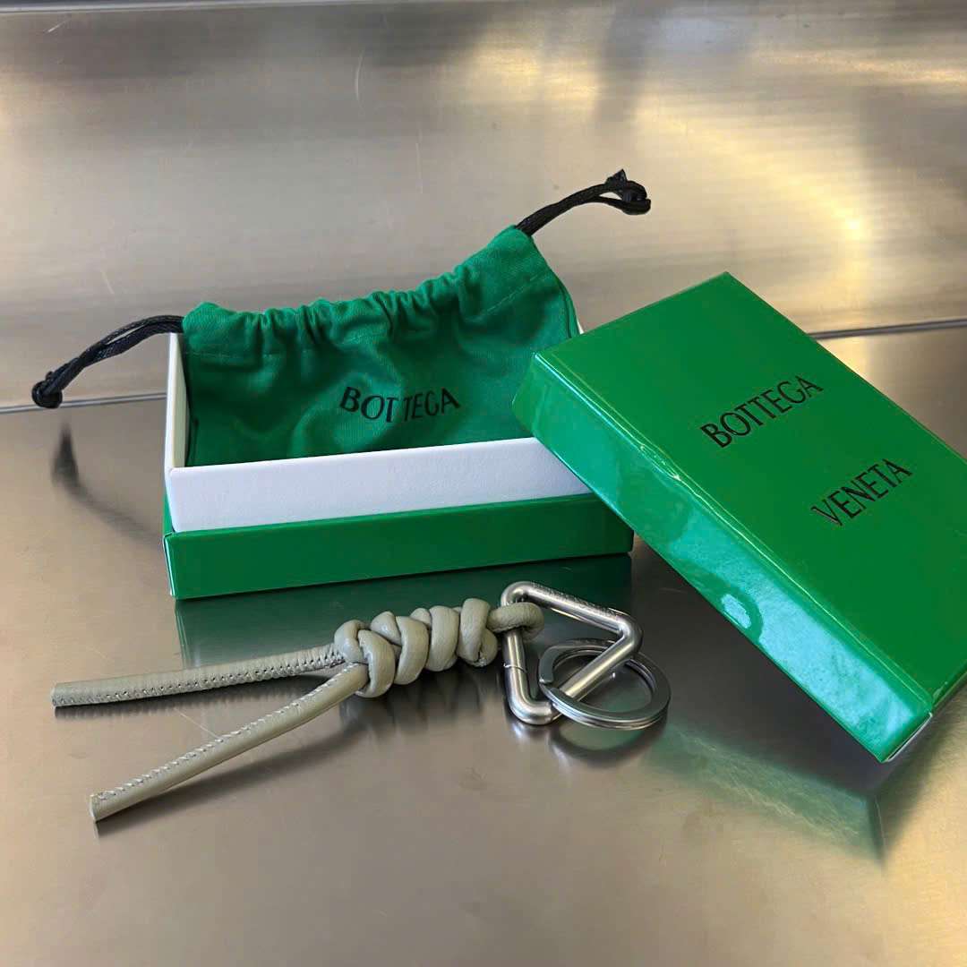 보테가베네타 트라이앵글 키링 (4컬러)