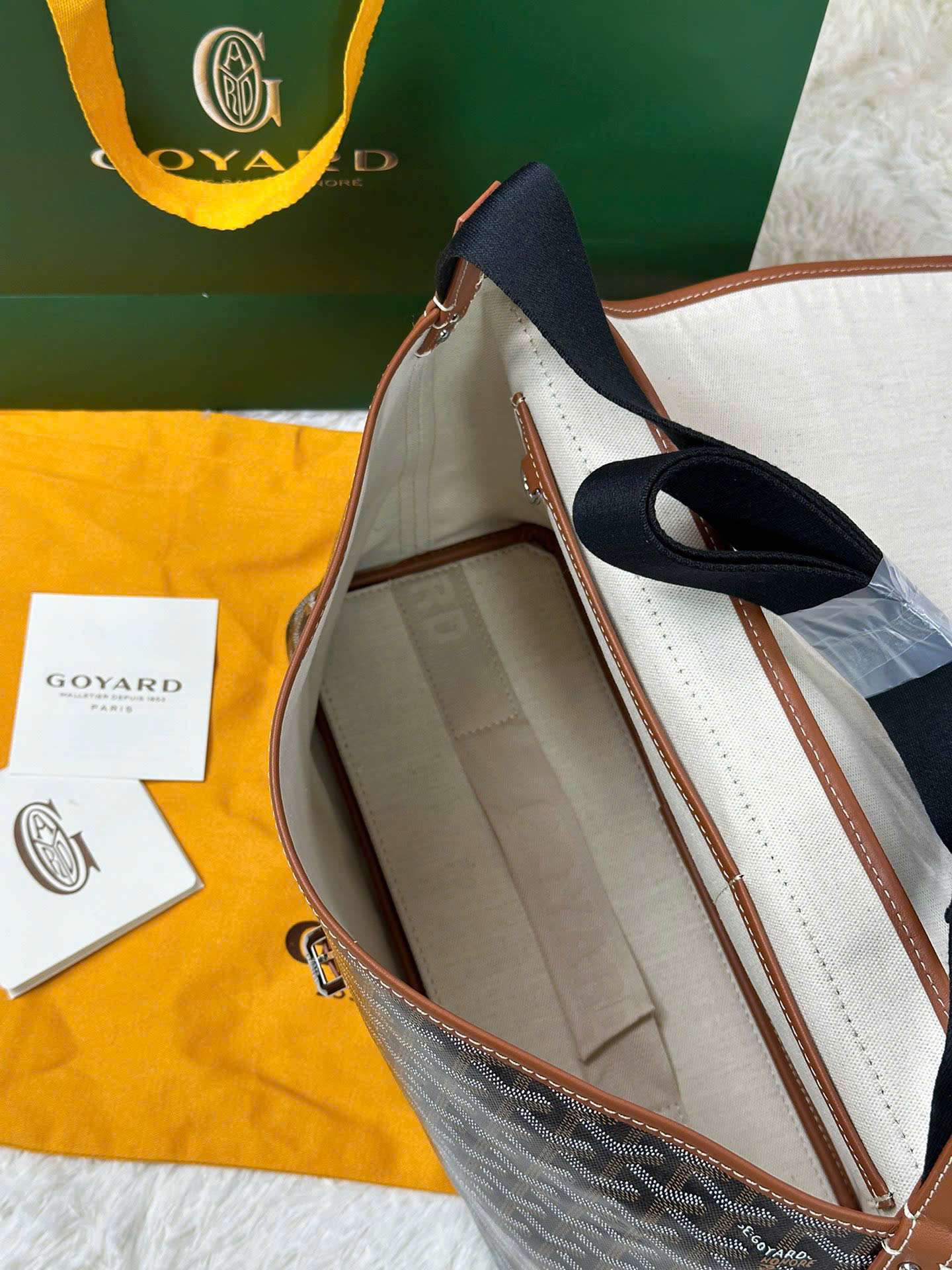 고야드 Capetien MM 남성 크로스백