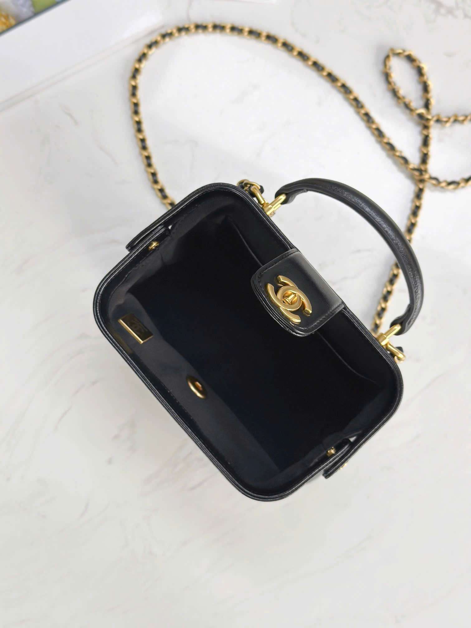 샤넬 24시즌 탑핸들 여성 미니백