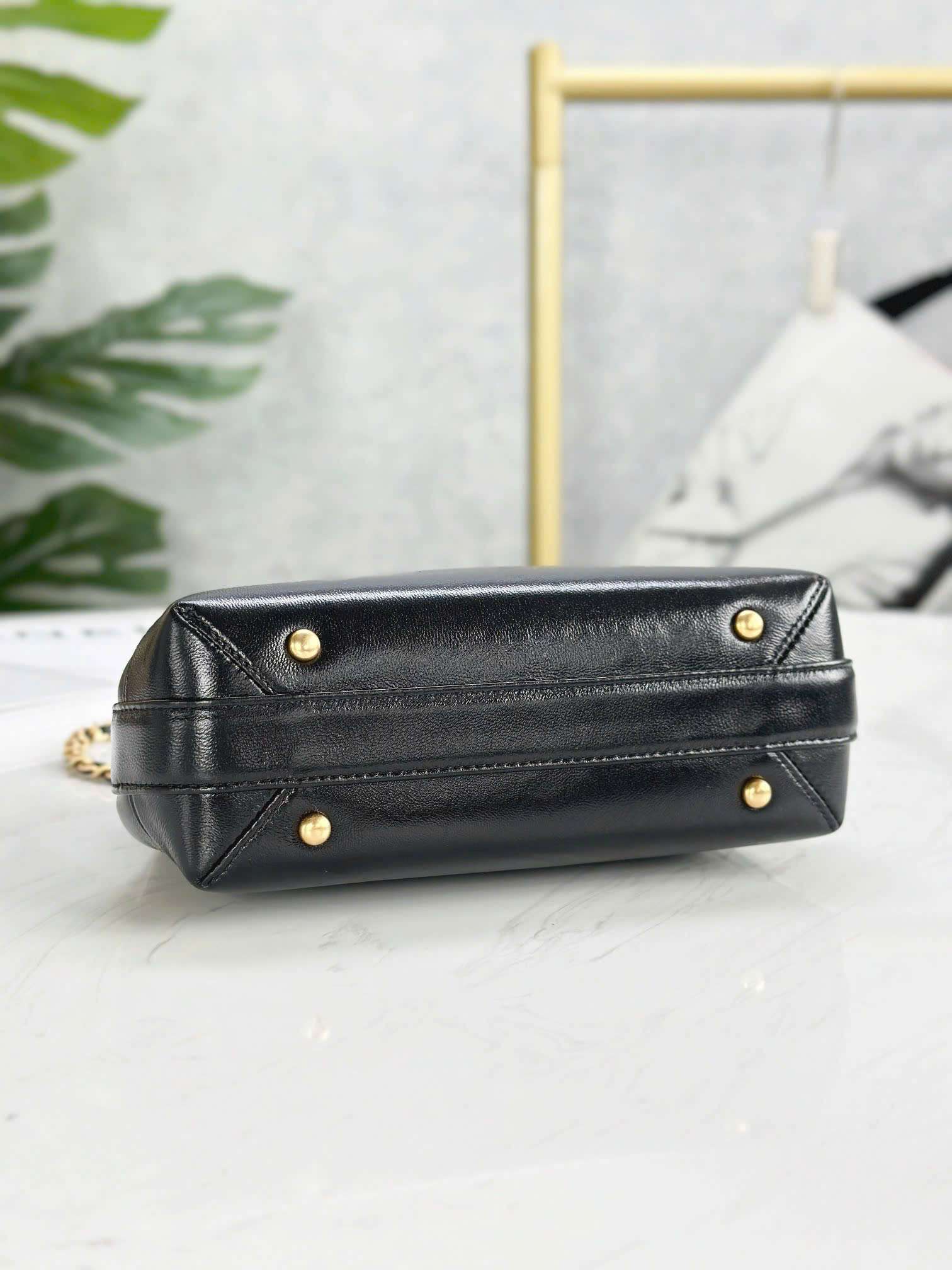 샤넬 24시즌 탑핸들 여성 미니백