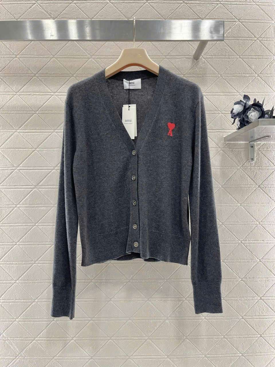 아미 하트 자수 로고 여성 가디건 (2컬러)