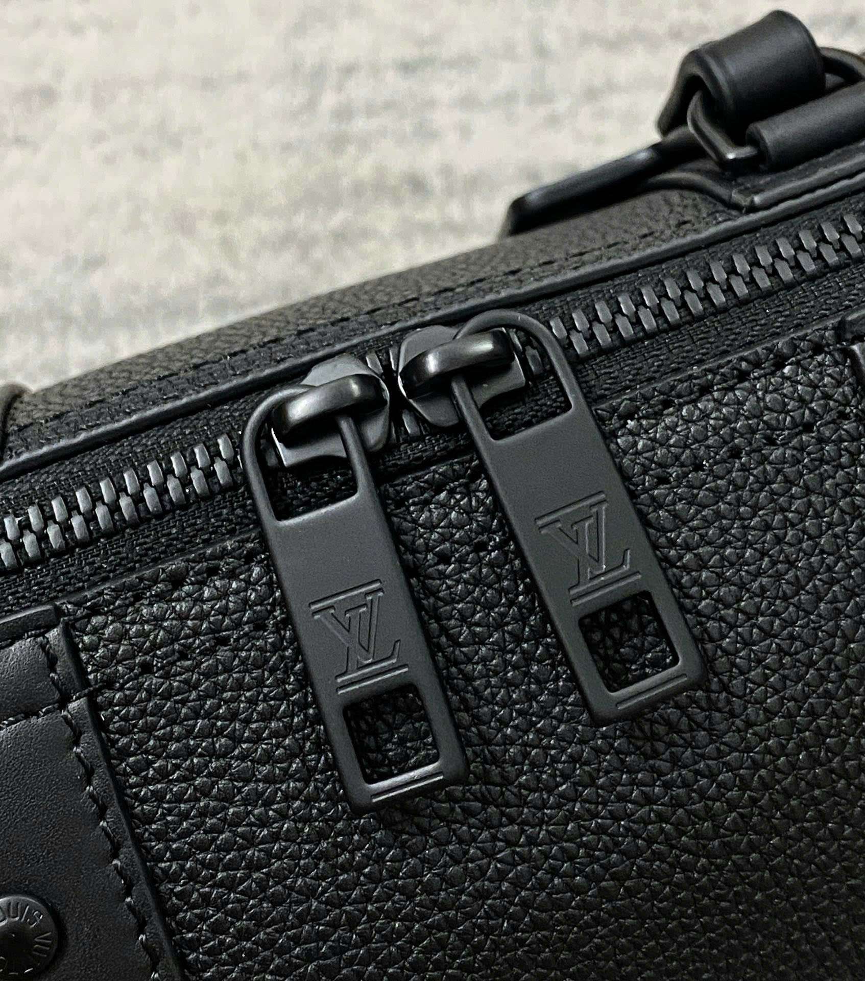 루이비통 CITY KEEPALL 남성 가방