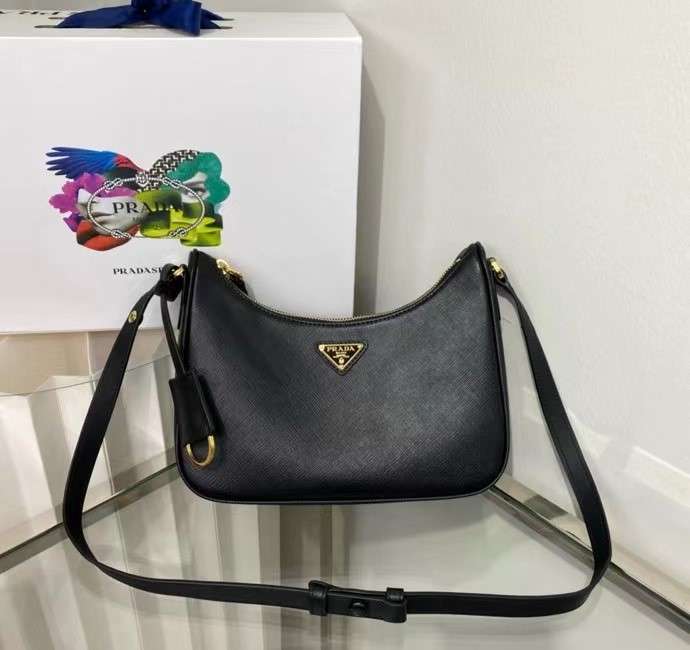 프라다 Re-Edition Saffiano 여성 호보백