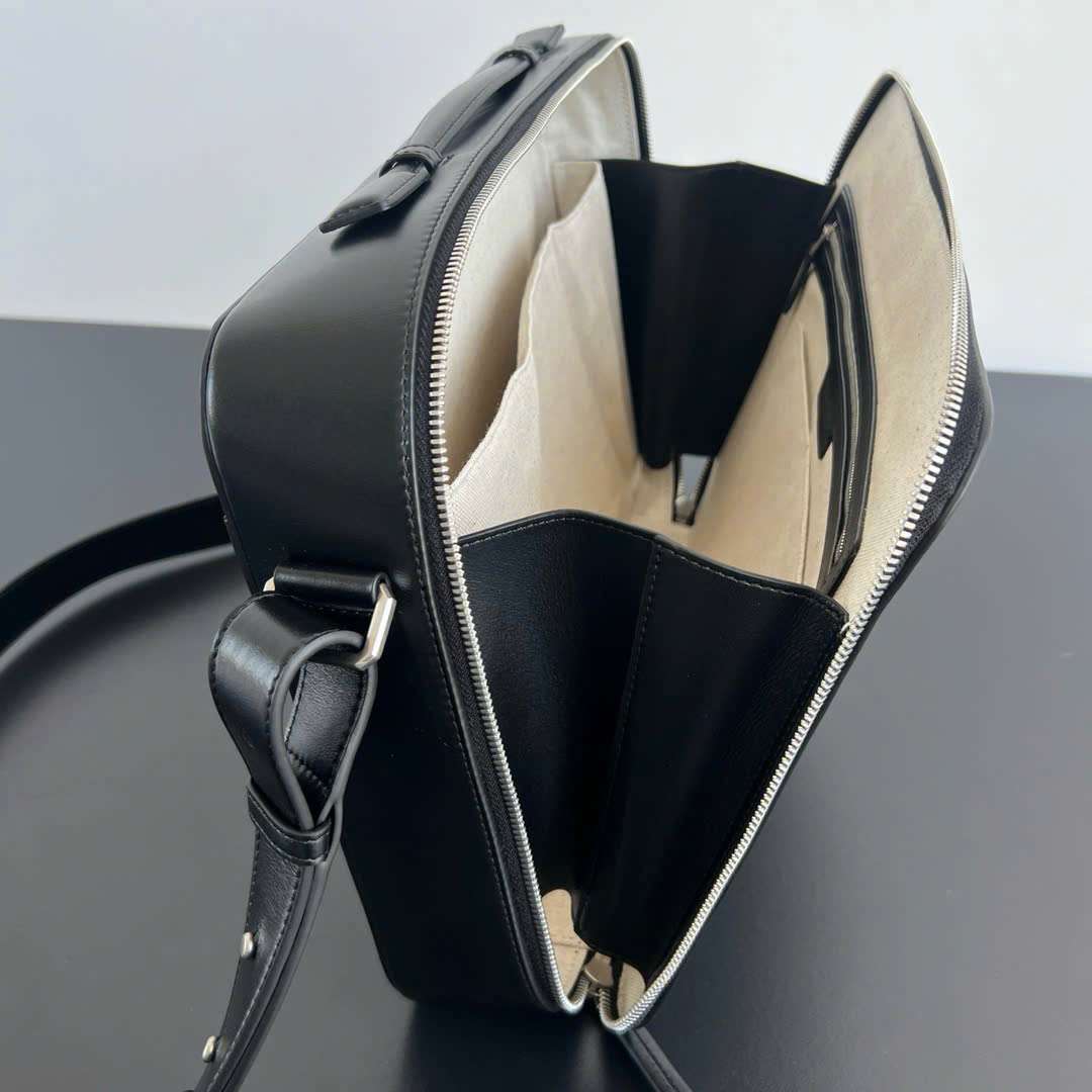 보테가 Getaway Slim Briefcase 남성 가방