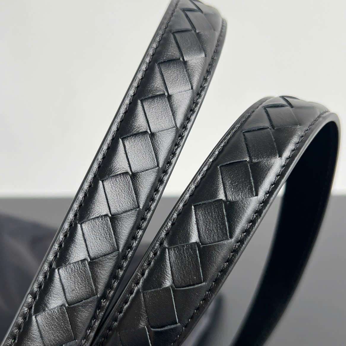 보테가 크로스로드 버클 남여공용 토트백