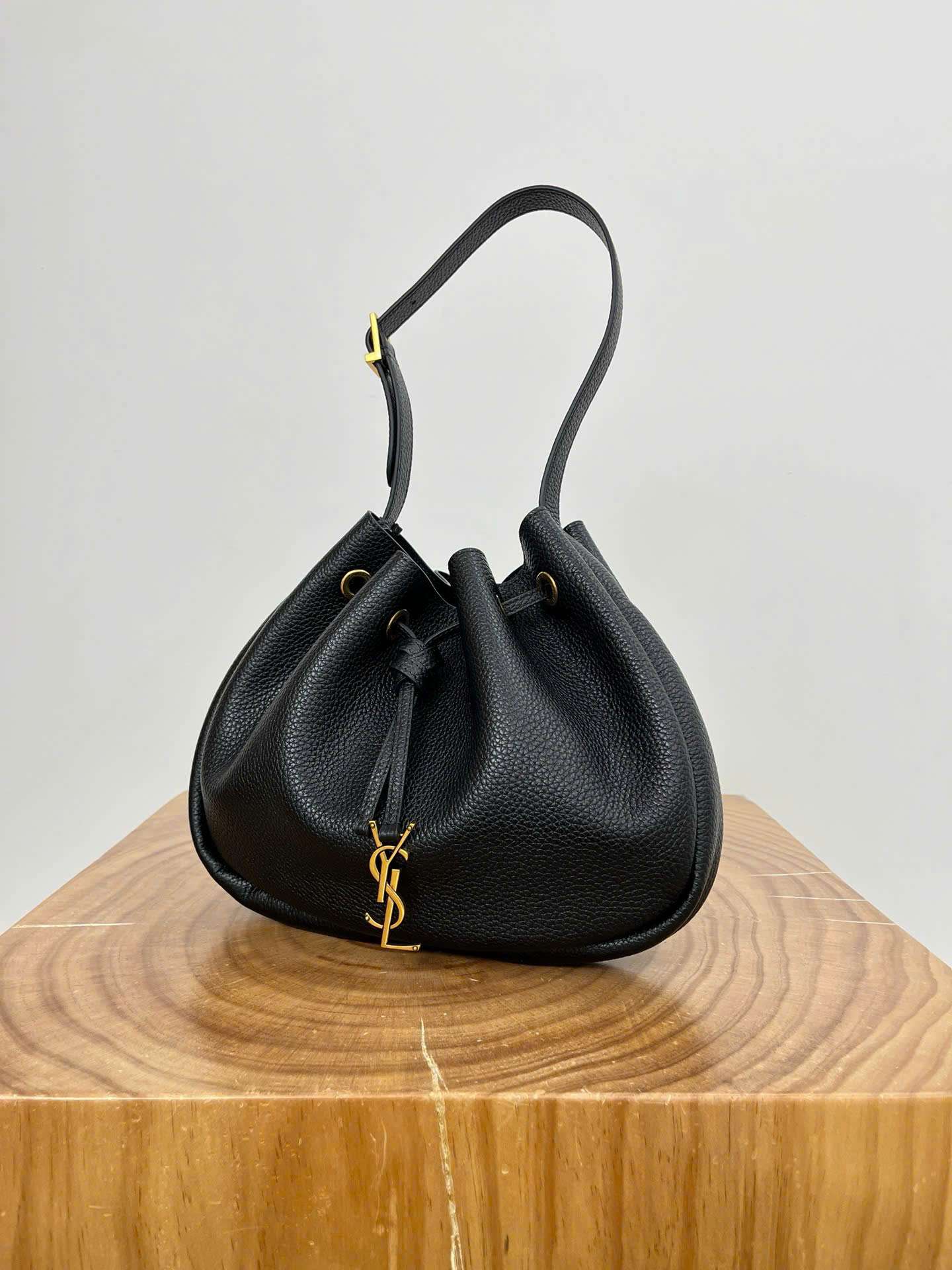 입생로랑 PARIS VII 스몰 여성 호보백