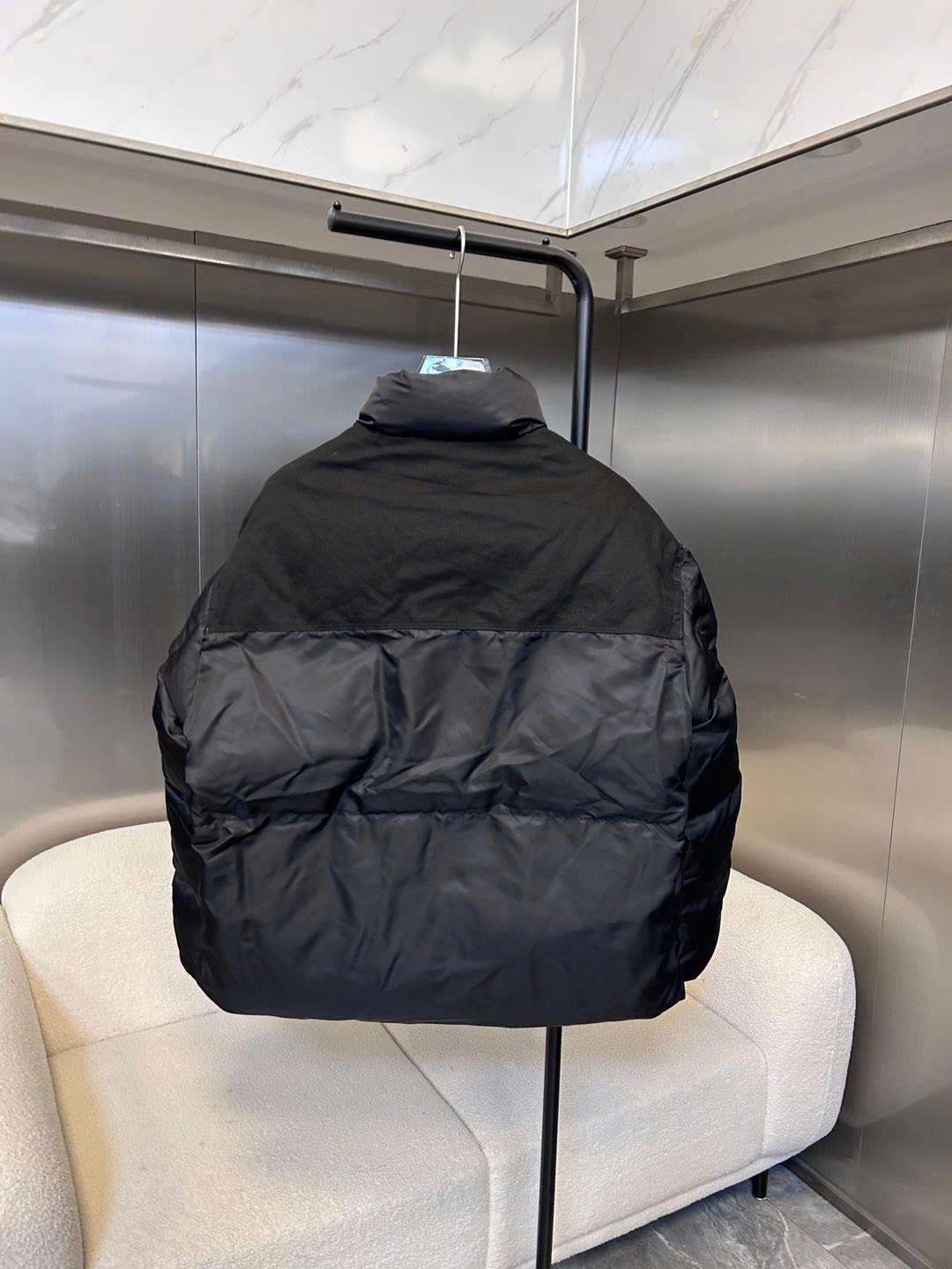 프라다 삼각 로고 남여공용 패딩