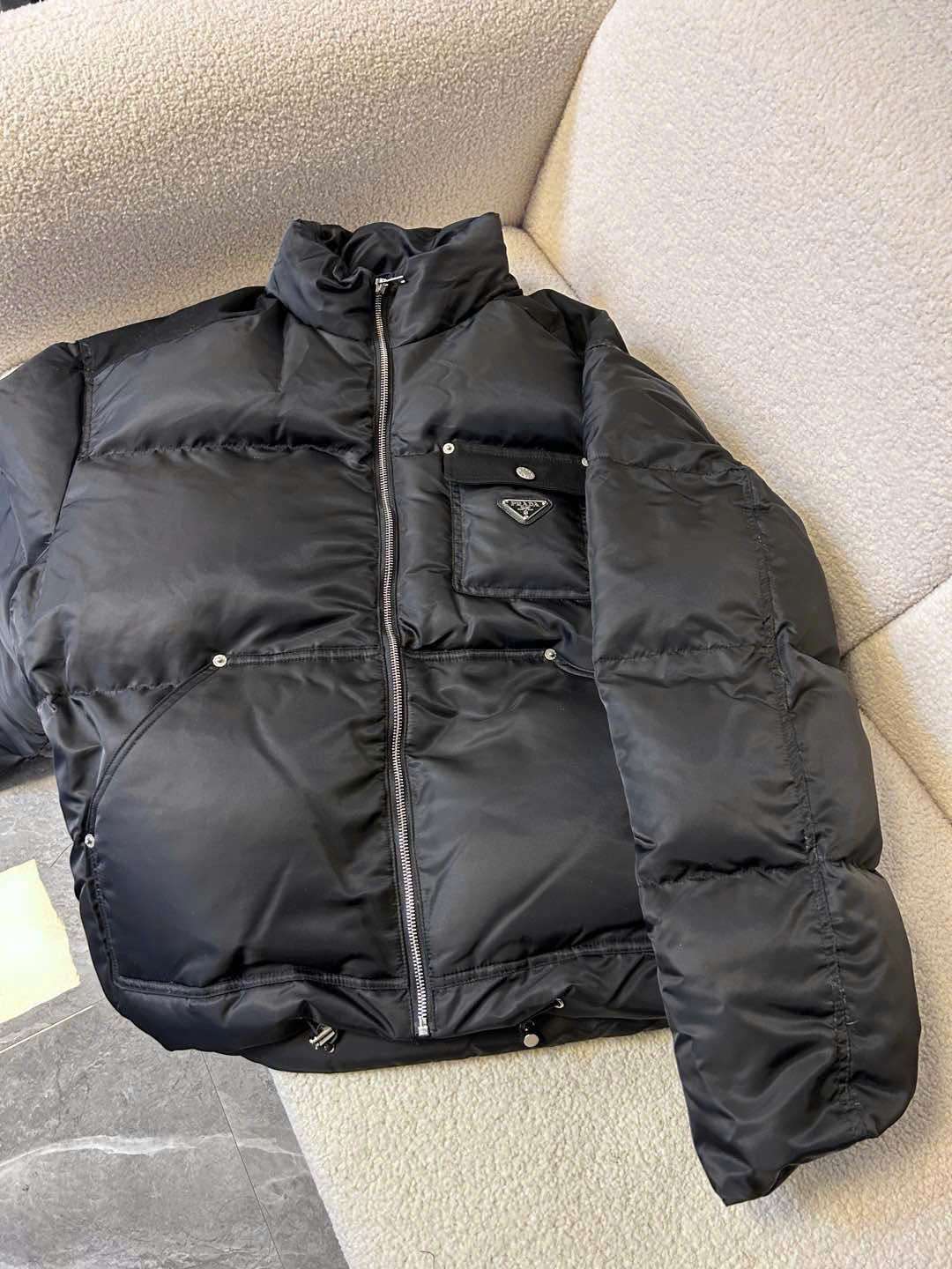 프라다 삼각 로고 남여공용 패딩