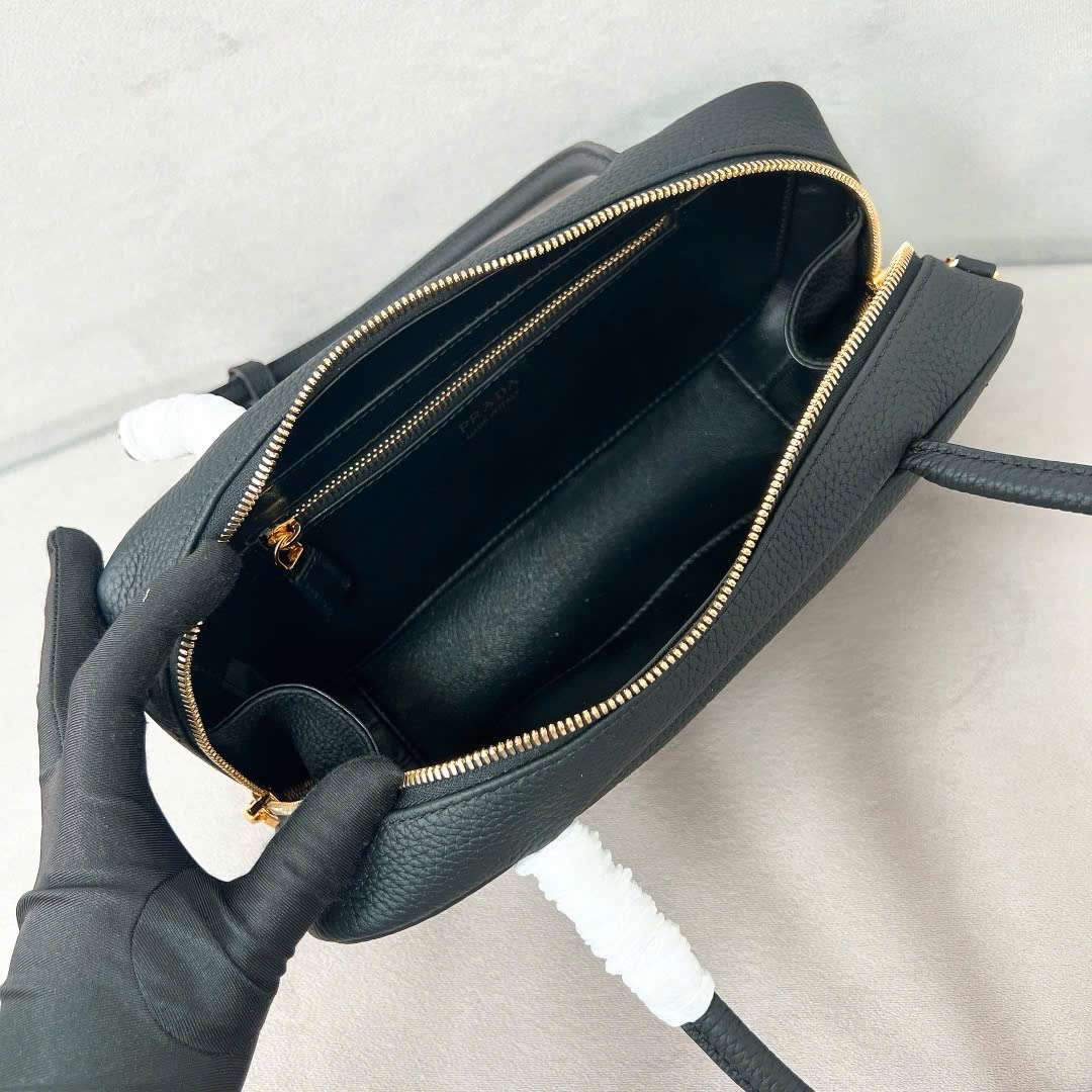 프라다 삼각 로고 여성 숄더백