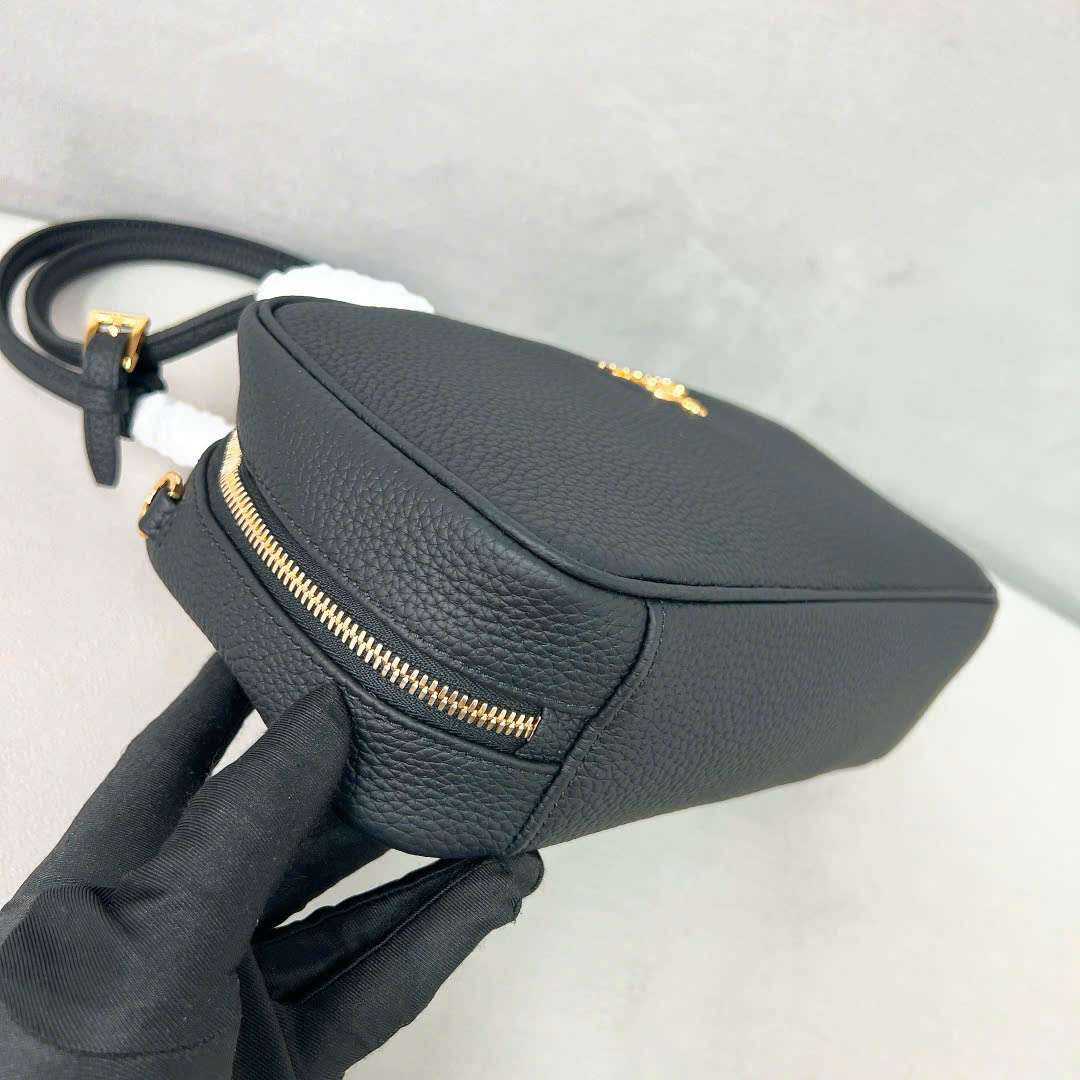 프라다 삼각 로고 여성 숄더백