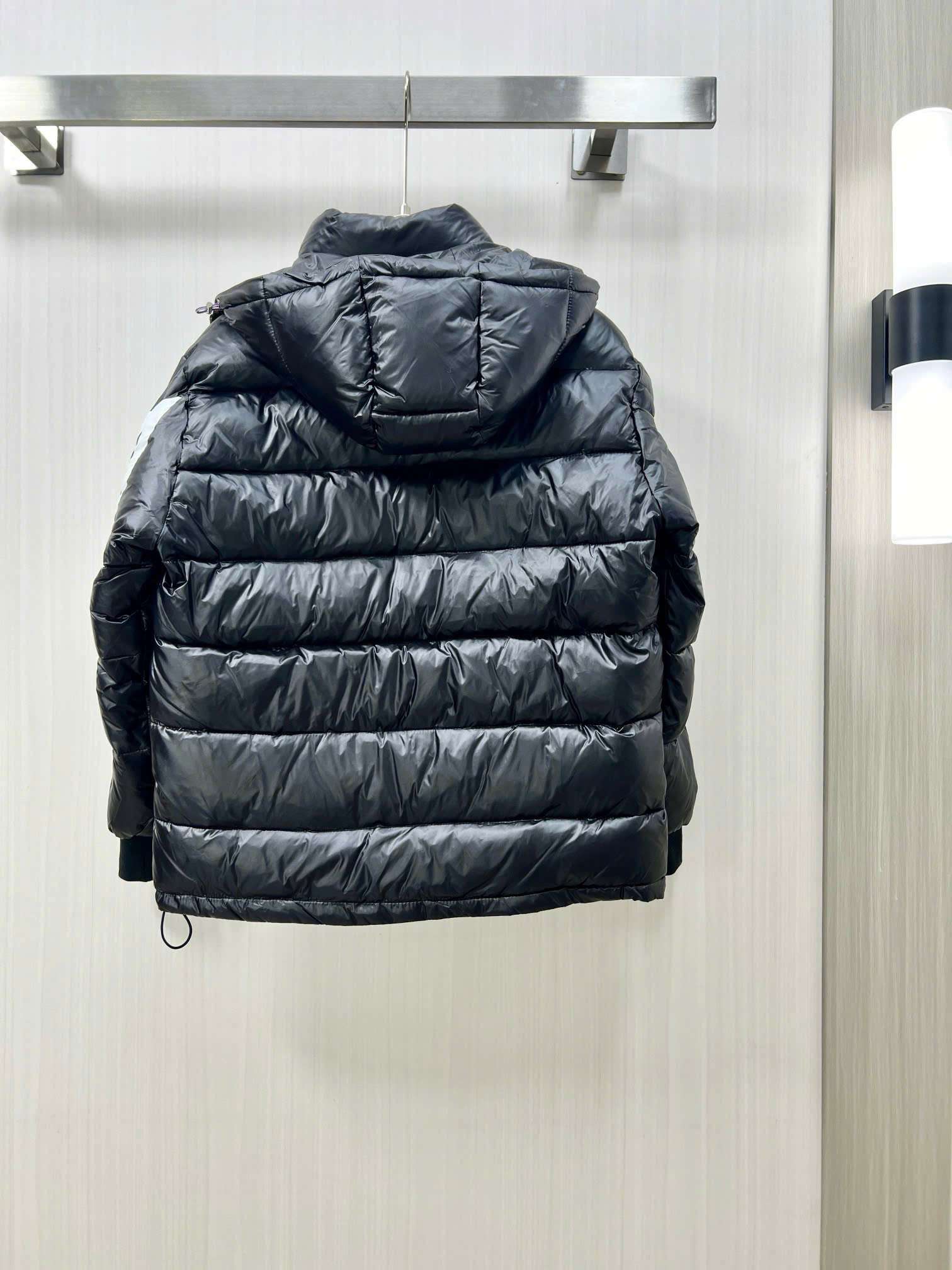 몽클레르 클래식 로고 남여공용 패딩