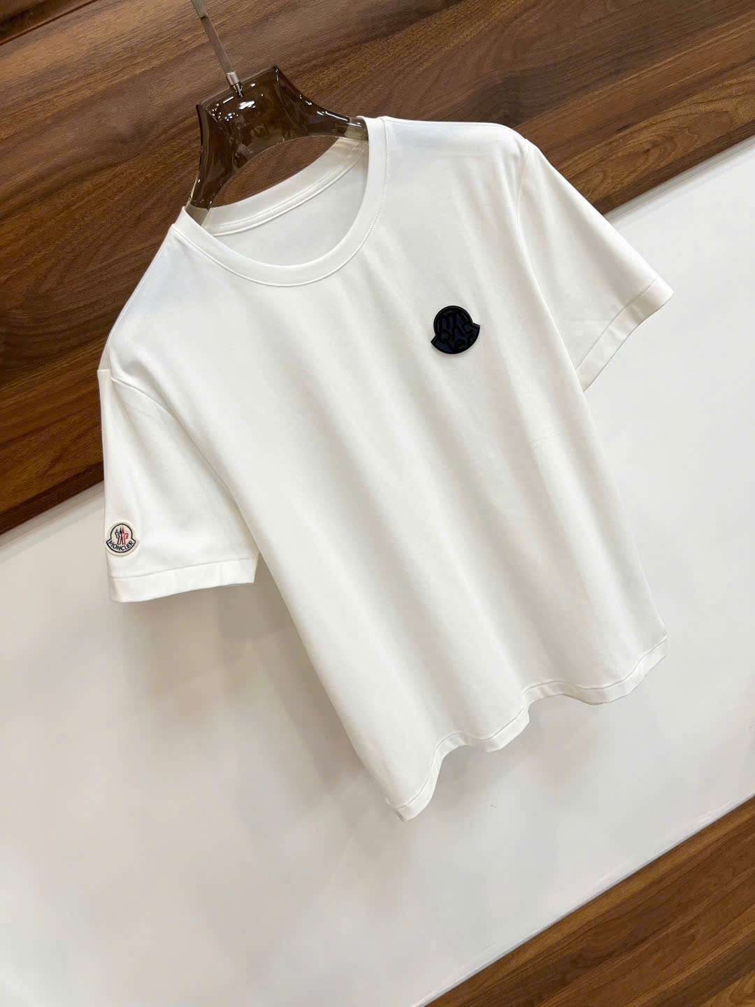 몽클레르 블랙 로고 남성 상의