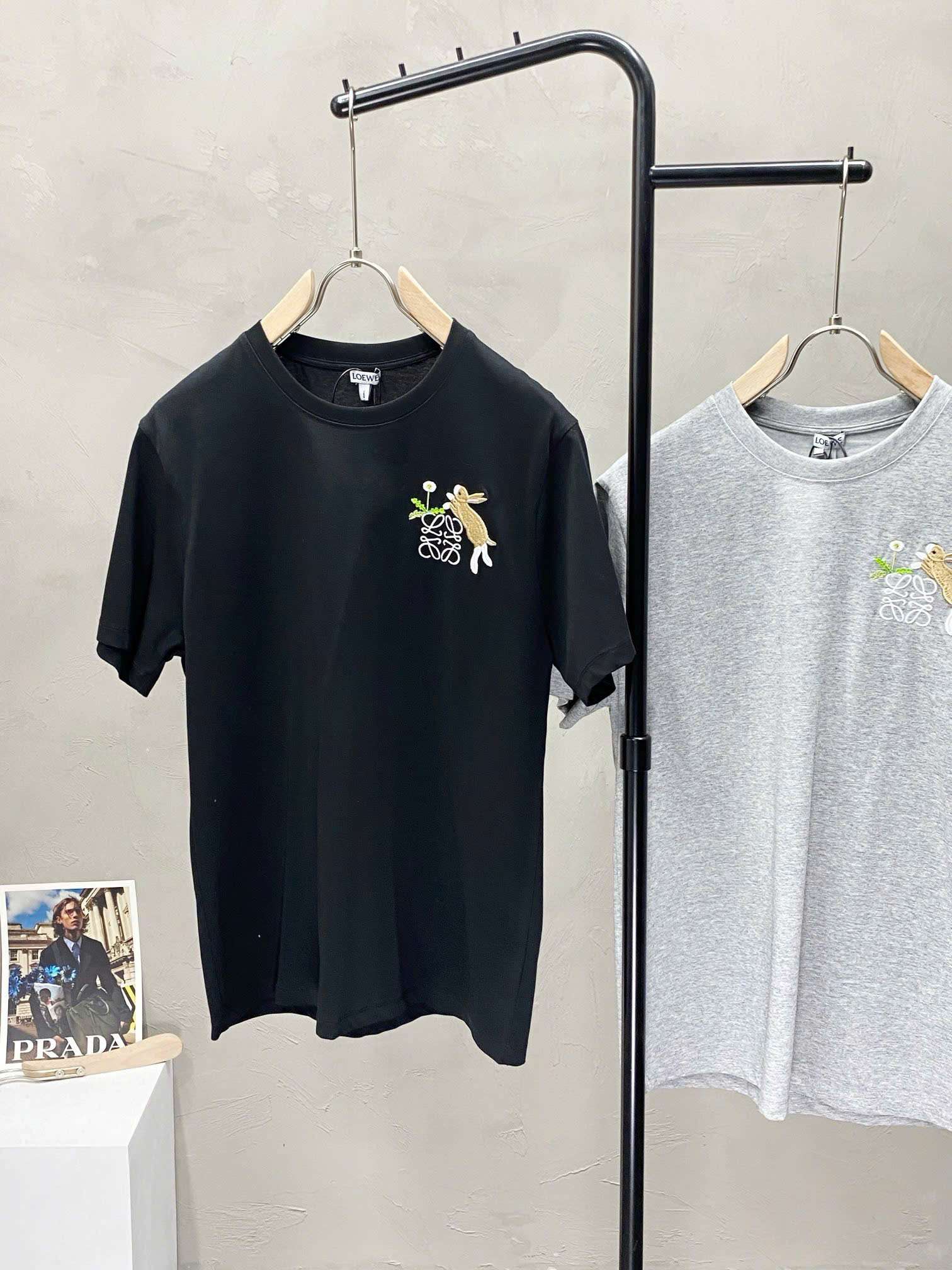 LOEWE 자수 로고 남성 반팔티